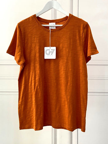 G7 NELLA TEE - RUST