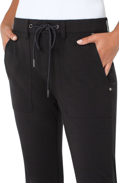 Utility jogger with snap hem